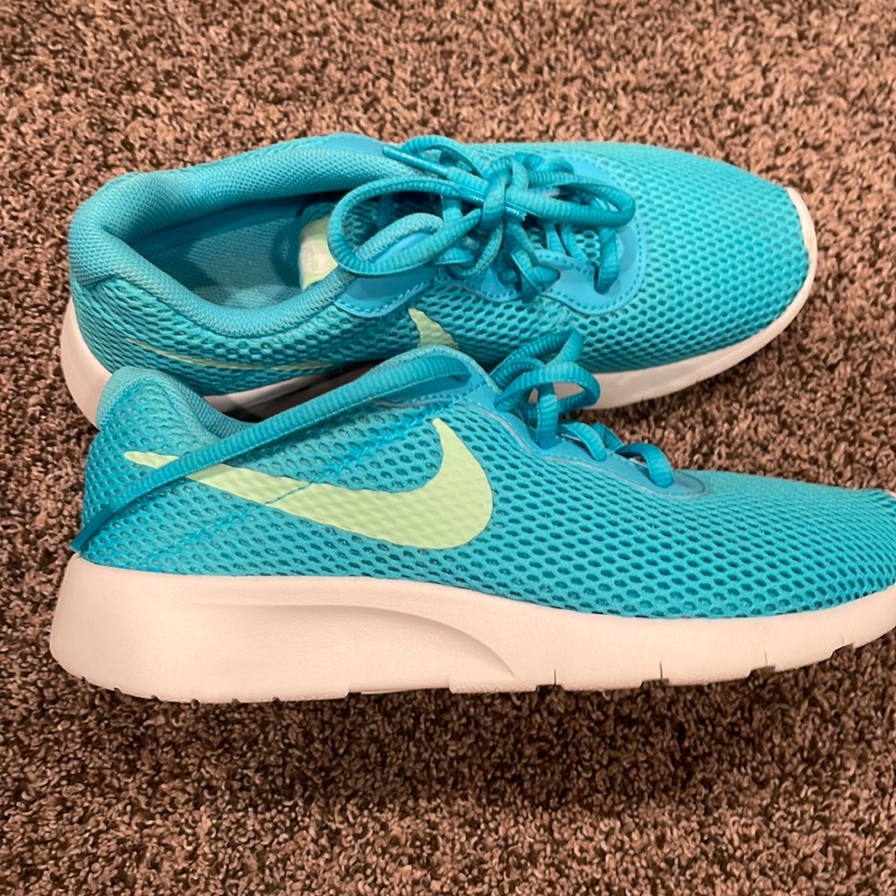 Girls nike shoes